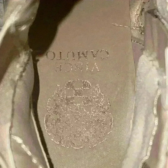 Vince Camuto Girls Chelsea Casual Ankle Boots with Rhinestones and Flat … - Picture 8 of 9